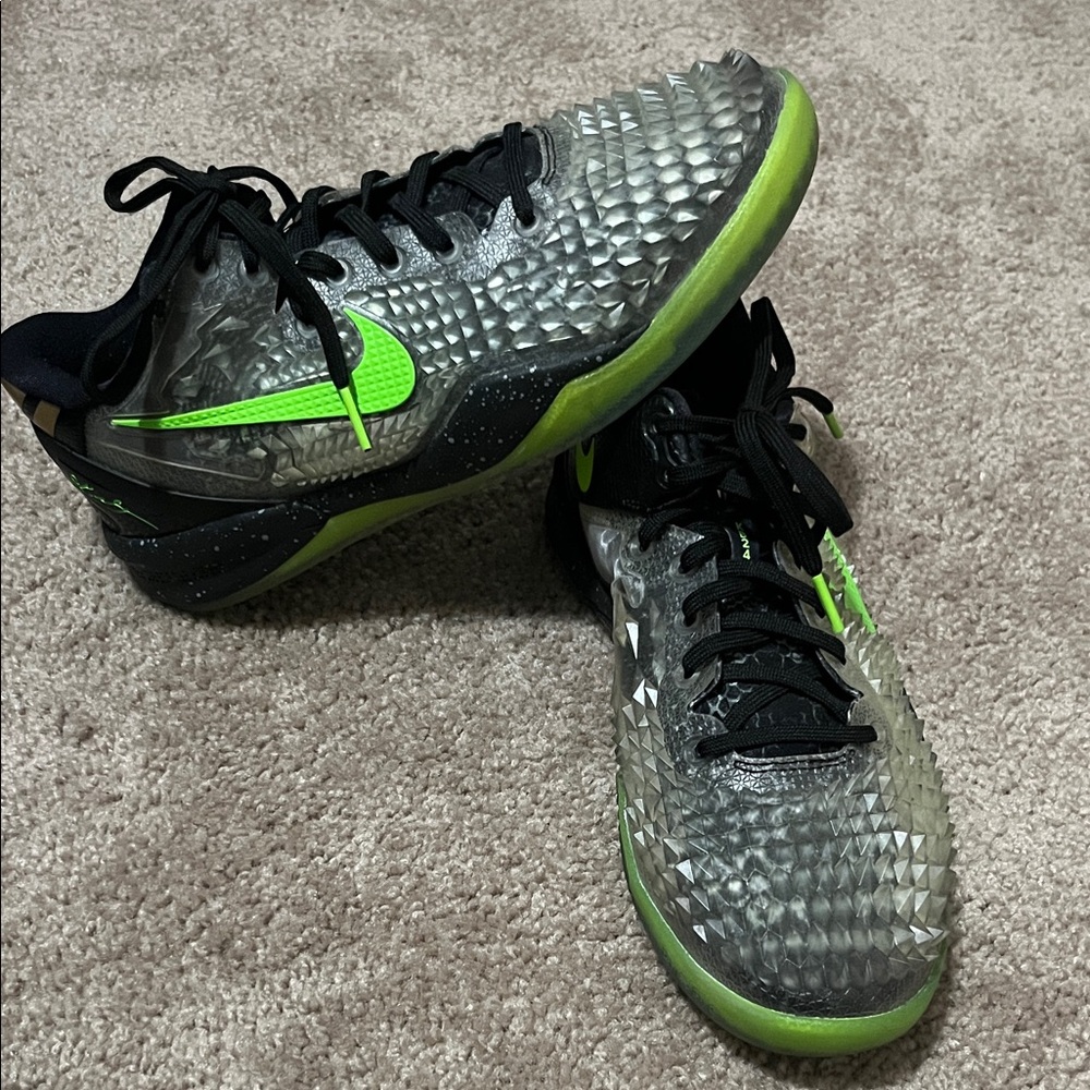 Nike Kobe 8 SS Excellent Condition Black and Neon Green size 6.5 Y